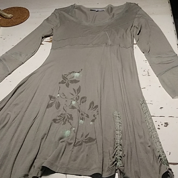 Dress - Picture 1 of 7